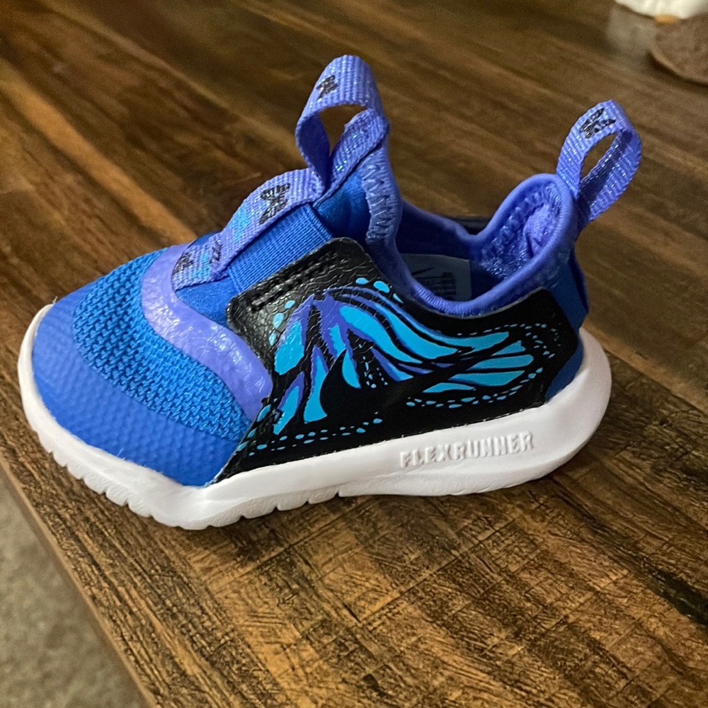 Kid Nike shoes!! Never worn